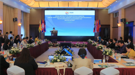 Tâm nchră kruanh gưl têh mât uănh nsum văn hoá- rêh jêng kon nu^h ASEAN