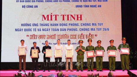 Mpo\ng vơt t^ng pah kan njrăng rdâng ma tuý.