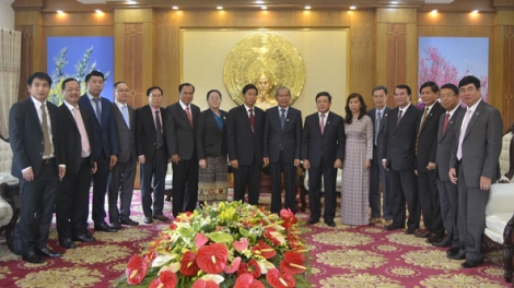 Lâm Đồng vơt mpôl đại biểu gâl têh Thủ đô Vientian- Lào.