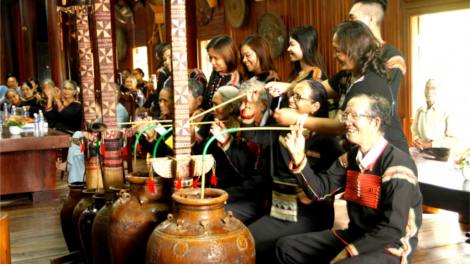 Dak Lak: Ndâk nau [ư rhơn n’hâm soan di Nar lam ntur neh nu\h âk năm deh