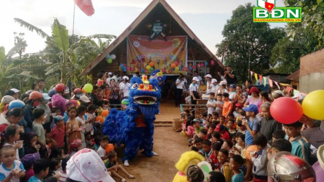 Kon se ăp n’gor Tây Nguyên rhơn măng bo\ng khay