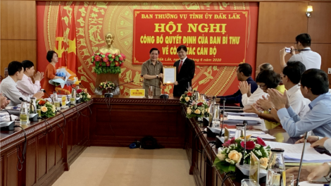 Rnâng kan Bí thư an mbơh nău geh ntop rnâng kan n’gor uỷ Dak Lak.