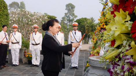 Kruanh Quốc hội mpoh nhang weh chop môch tahen ơm kh^t n’gor Bến Tre