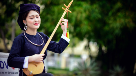 Điệu Dzá hai: NHÌN TRĂNG NHỚ BẠN