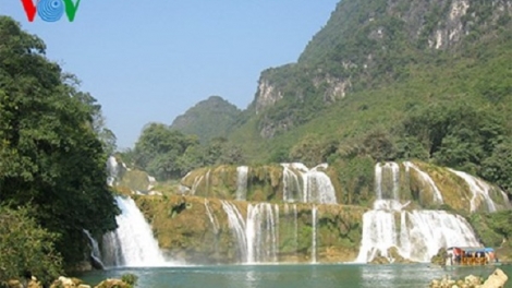 Vẻ đẹp thác Bản Giốc