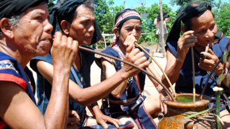 Chiếc ghè trong đời sống người Gia rai