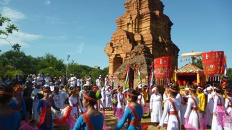 Tiếng nói Việt Nam: bạn đồng hành của người Chăm