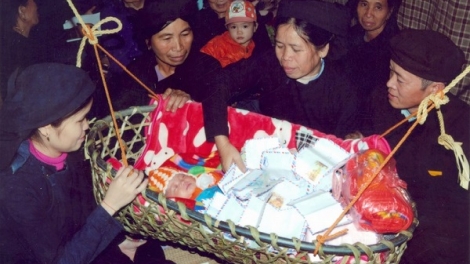 Lễ đầy tháng của người Tày