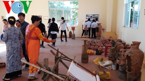 Tràn ngập sắc màu lễ hội Ka-tê