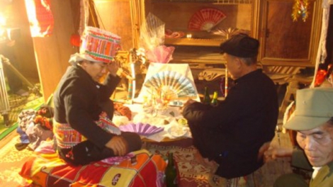 Người Thái đi xa phải để 1 chiếc áo ở nhà