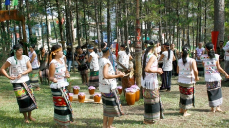 Cây nêu đánh dấu lãnh thổ của người Mạ