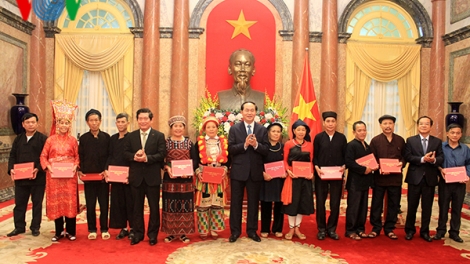 Người có uy tín góp phần giữ bản làng bình yên