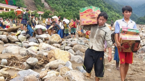 Phù Yên: không để bà con vùng lũ thiếu nhu yếu phẩm thiết yếu