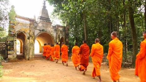 Không đi tu, con trai Khmer khó lấy vợ!