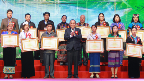 Tuyên dương người có uy tín, nhân sĩ trí thức và doanh nhân tiêu biểu dân tộc thiểu số toàn quốc năm 2017