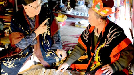 Người già giúp văn hóa Cao Lan được duy trì
