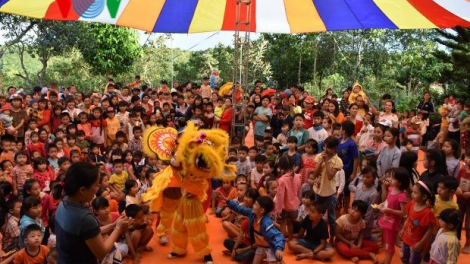 Hàng ngàn suất quà Trung thu dành cho trẻ em có hoàn cảnh khó khăn