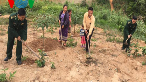 Biên giới bình yên, nghĩa tình Việt - Lào càng thêm gắn bó