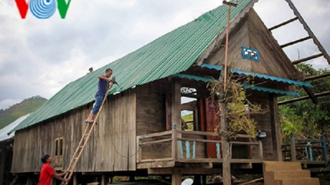 Nhóm "Vòng tay yêu thương" giúp đồng bào vùng thiên tai