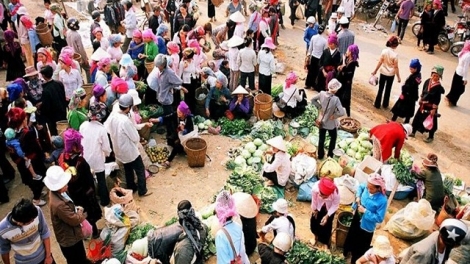 Đi chợ vùng cao ngày đầu năm