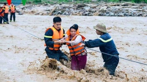 Ấm tình quân dân nơi vùng lũ Mường La