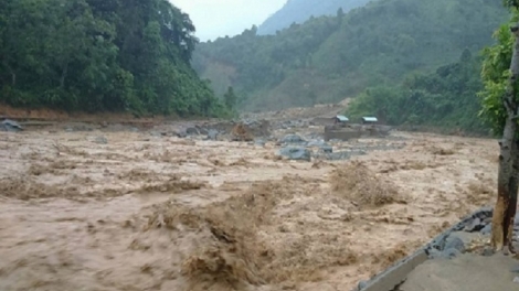 Lai Châu phải di chuyển khẩn cấp gần 50 hộ dân đến nơi an toàn