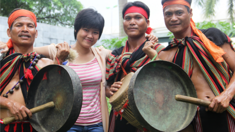 Xem người Cor đấu chiêng