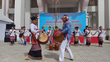 Người Chăm H'roi nói chuyện bằng trống K'toang