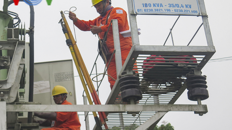 Điện lực Điện Biên triển khai nhiều phương án đảm bảo cấp điện dịp cuối năm và tết Nguyên đán