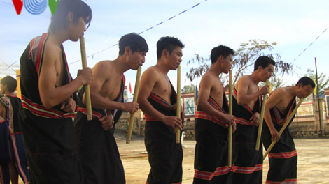 Những nhạc cụ độc đáo của người Pa-kô và người Giẻ Triêng