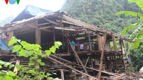 Cao Bằng: Sạt lở đất đá làm sập 3 nhà dân