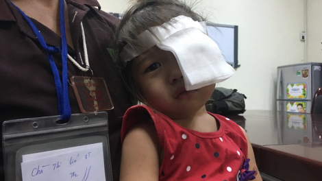 Cứu bé gái người Mông bị u não