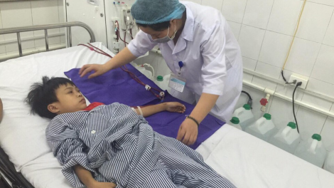 Cứu bé trai người Dao bị viêm cầu thận, suy tim