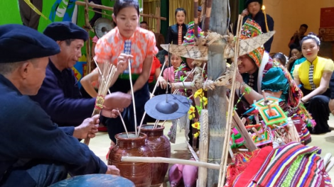 Lễ Mường A ma cầu sức khỏe của người Xinh mun