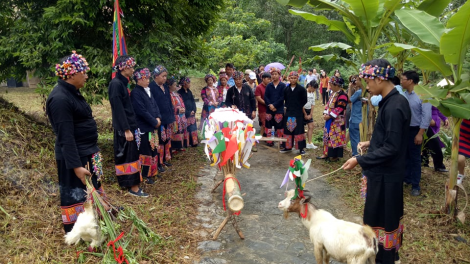 Lễ "rửa" làng của người Lô Lô