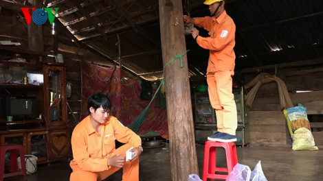 Đắk Lắk: 500 hộ chính sách, hộ nghèo được mắc điện miễn phí