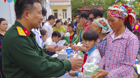 Ấm tình Quân – Dân nơi biên giới Mường Nhé