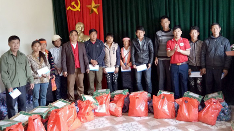 Chăm lo Tết cho bà con dân tộc thiểu số
