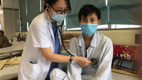 Sùng Mí Sính cần 70 triệu để thay van tim