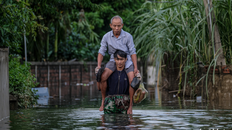 Tái thiết cuộc sống sau lũ