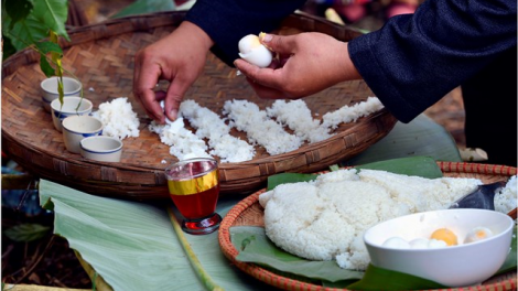 Nhà người Pu péo có bếp "đàn ông", bếp "đàn bà"