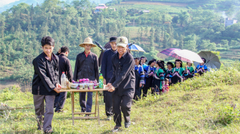 Các nghi lễ trong năm của người Bố Y