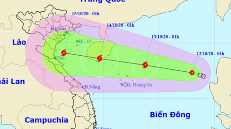 Miền Trung liên tiếp gánh chịu mưa lũ, lại thêm áp thấp nhiệt đới mạnh lên thành bão hướng vào miền Trung