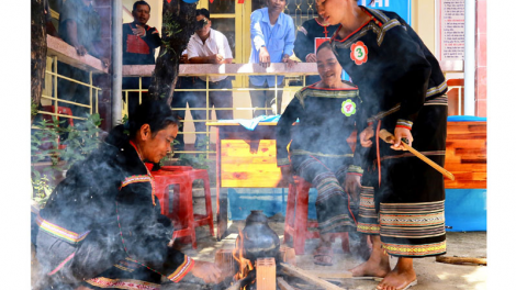 Tưng bừng Ngày hội đại đoàn kết dân tộc ở buôn làng