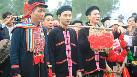 Không thể thiếu bạc trắng trong đám cưới người Dao