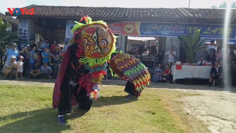 Điệu múa sư tử mèo của người Nùng Phàn Slình xứ Lạng