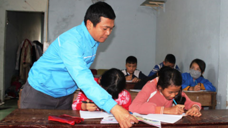 Người thầy nặng lòng với sự nghiệp trồng người