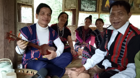 Cây đàn của người Cơ tu ở Thừa Thiên Huế