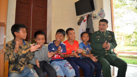 Con nuôi đồn biên phòng vùng cao biên giới