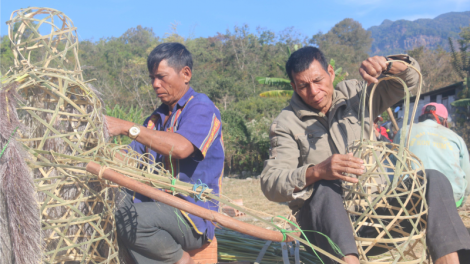Cúng làng cầu an của người Gia Rai